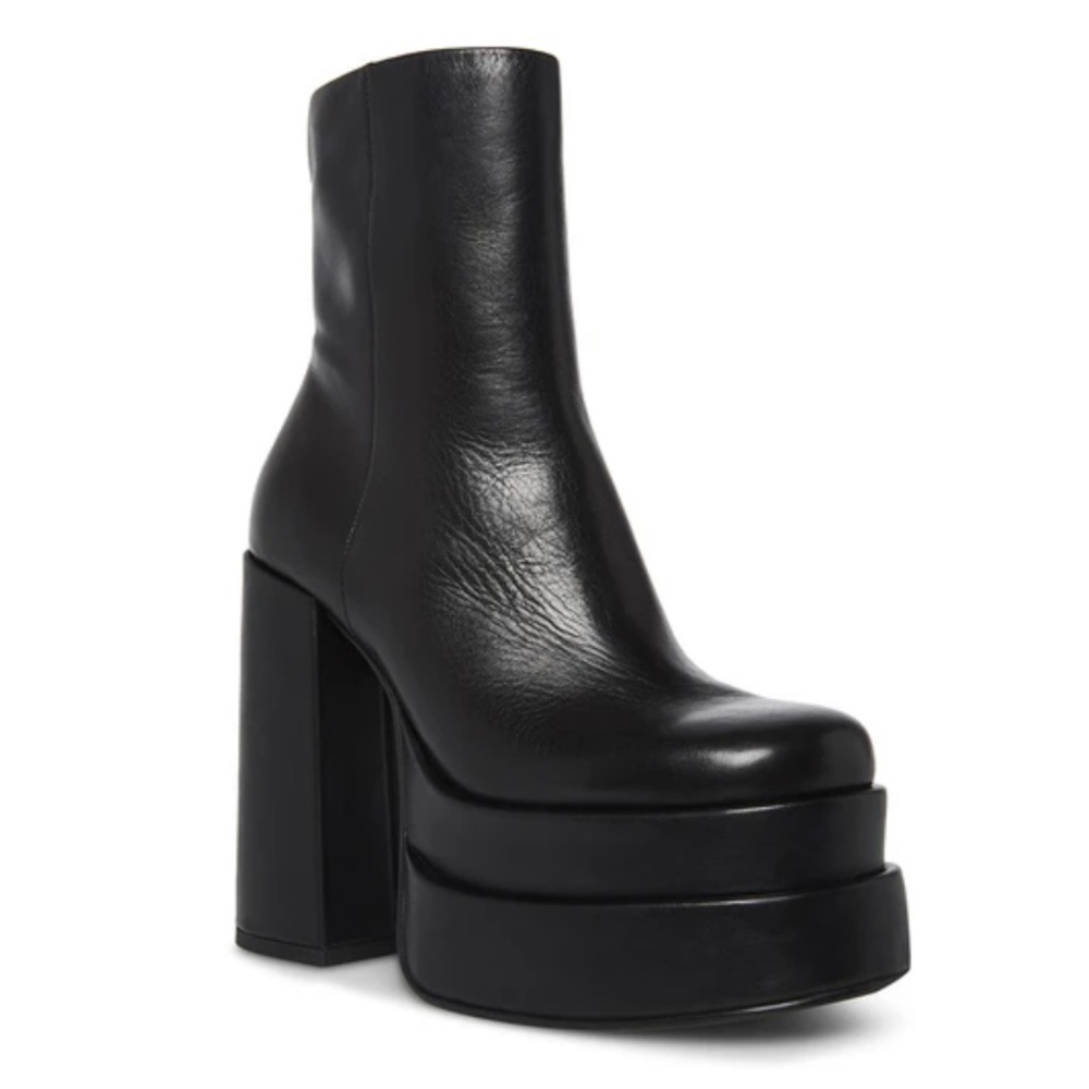 NWOT Steve Madden Cobra Platform Leather Boots